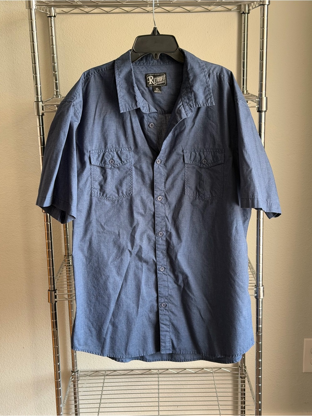 Retrofit Men's Short-Sleeve Button-Down Shirt in Navy Blue